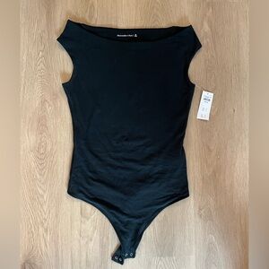Cotton-Blend Seamless Fabric Off-The-Shoulder Bodysuit